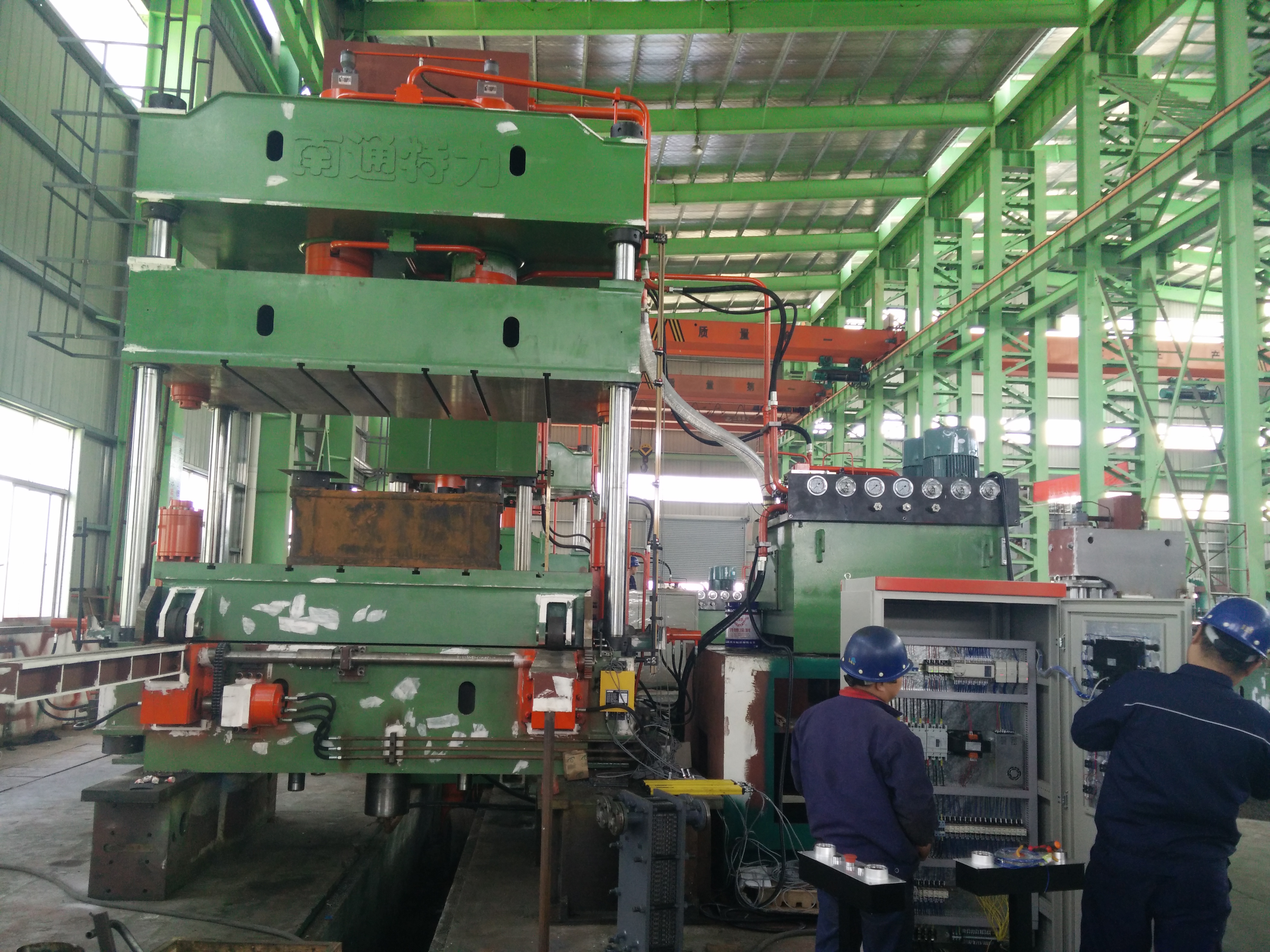 Four column hydraulic press